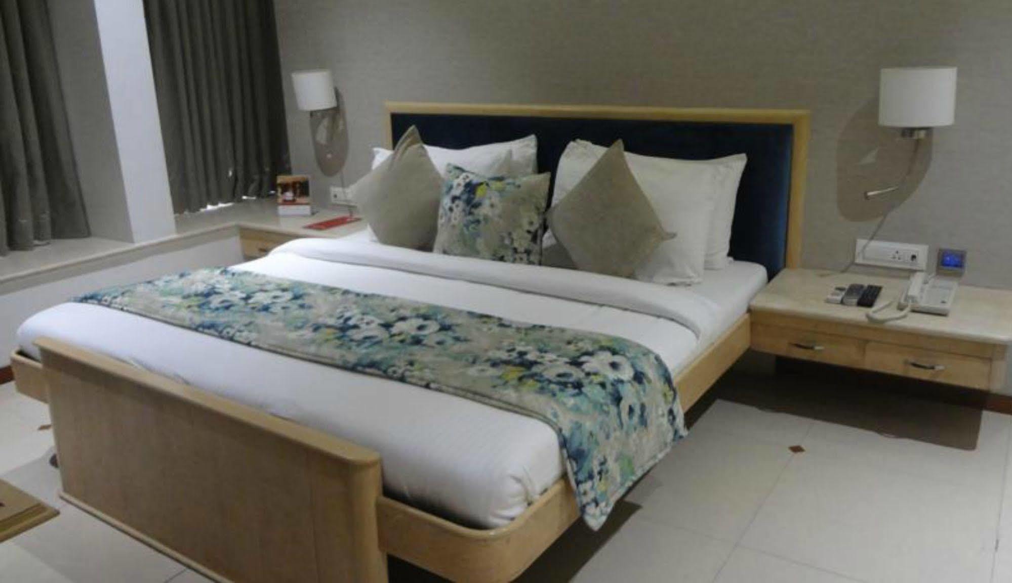 Hotel Suncity Apollo - Gateway Of India Mumbai Exterior foto